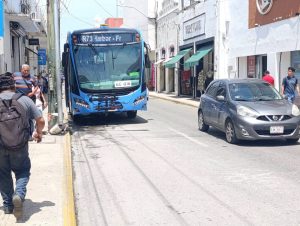 El conductor permaneció varios minutos en el espacio destinado al Va y Ven, mientras el operador esperaba para poder ingresar al paradero.