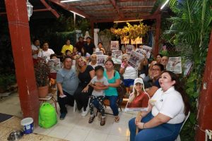 Jessica Saidén encabezó una asamblea con vecinas y vecinos de Emiliano Zapata Oriente, donde escuchó sus necesidades y propuestas para fortalecer el diálogo ciudadano en Mérida.