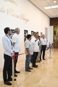 La exposición “Piedra, Madera y Memoria” celebra 25 años de la Feria Artesanal Tunich y muestra las historias de las familias de Dzityá que preservan con orgullo el legado artesanal de Yucatán.