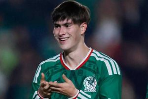 Armando González “La Hormiga”, delantero de Chivas y seleccionado mexicano, estudiará en línea la Licenciatura en Deporte y Bienestar en la Universidad Anáhuac Mayab, en Mérida.