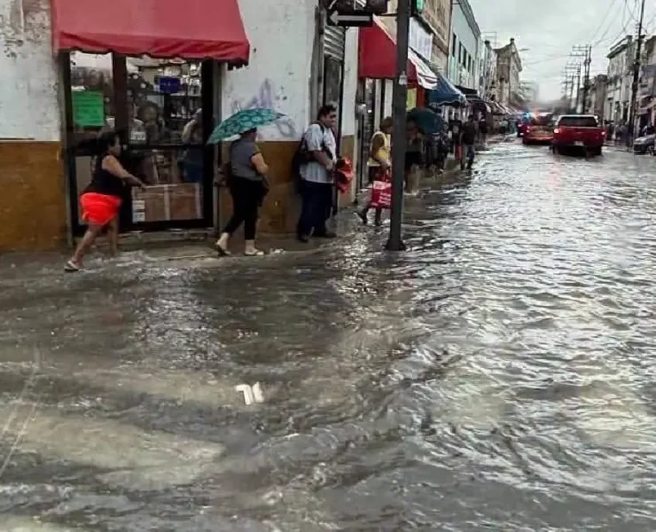 Intensa lluvia en Mérida genera complicaciones
