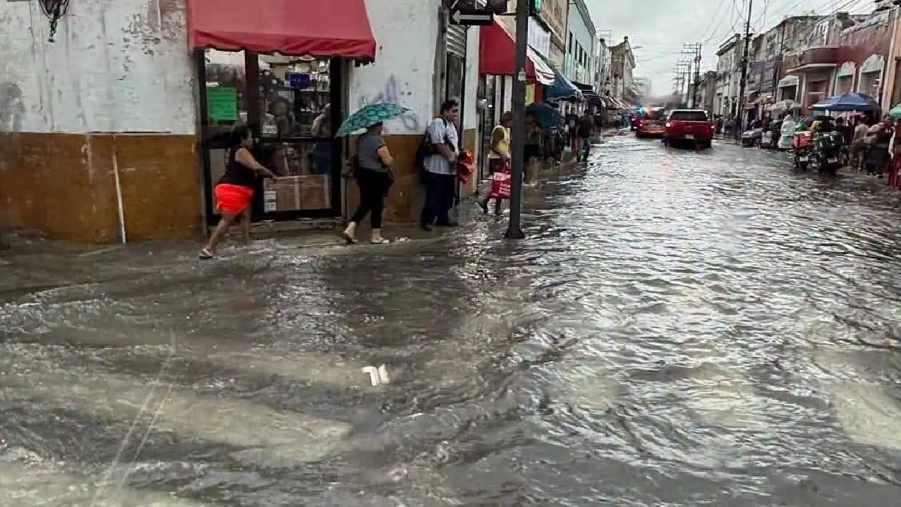 Intensa lluvia en Mérida genera complicaciones