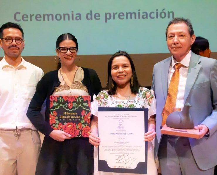 Libro Bordado maya de Yucatán recibe mención honorífica en premio nacional