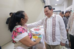 El nuevo Mercado Municipal de Ticul luce renovado tras una inversión de 52.5 millones de pesos, con instalaciones modernas y más de 240 espacios comerciales para fortalecer la economía local.