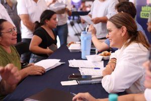 Cecilia Patrón Laviada atendió de manera directa a las y los ciudadanos durante una nueva jornada de Miércoles Ciudadano, reforzando un modelo de atención cercana y oportuna en Mérida.