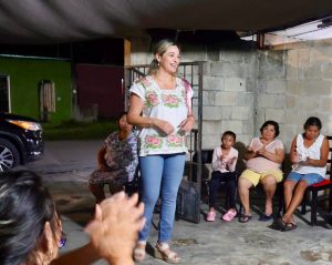 Naomi Peniche recorre colonias de Mérida para escuchar directamente a las familias y conocer sus principales necesidades.