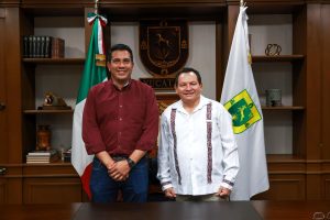 Óscar Brito y Joaquín “Huacho” Díaz Mena durante la reunión de trabajo en la que fortalecieron la coordinación institucional para impulsar proyectos estratégicos y Consolidar el Renacimiento Maya en Yucatán.