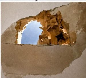 La denuncia de unas presuntas paredes rellenas de papel en una vivienda de Ciudad Caucel generó preocupación entre usuarios de redes sociales.