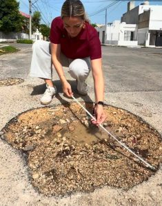 Naomi Peniche aseguró que continuará recorriendo las colonias de Mérida para dar seguimiento a los reportes ciudadanos y gestionar soluciones a problemas como baches, alumbrado público y espacios públicos en mal estado.