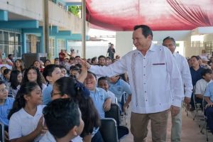 Huacho Díaz Mena destaca entre los 10 gobernadores mejor evaluados del país, con 63.8% de aprobación durante agosto de 2026.