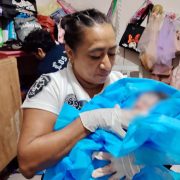 Bebé nace en casa durante madrugada y sorprende a familia