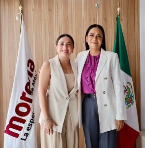 Conchi Ruiz Huchín y Ariadna Montiel Reyes durante el encuentro que acompañó el anuncio de su incorporación a Morena, en una nueva etapa de participación política.