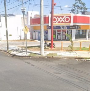Asalto a un Oxxo en Francisco de Montejo movilizó a las autoridades, quienes iniciaron la búsqueda del presunto responsable.