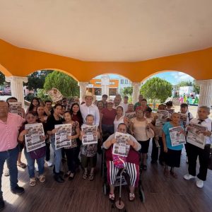 Vecinas y vecinos de Kanasín participaron en un encuentro con Jessica Saidén Quiroz para compartir inquietudes y propuestas.
