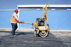 Los trabajos de bacheo en el fraccionamiento Limones buscan mejorar la movilidad y las condiciones de las vialidades para las familias de Mérida.