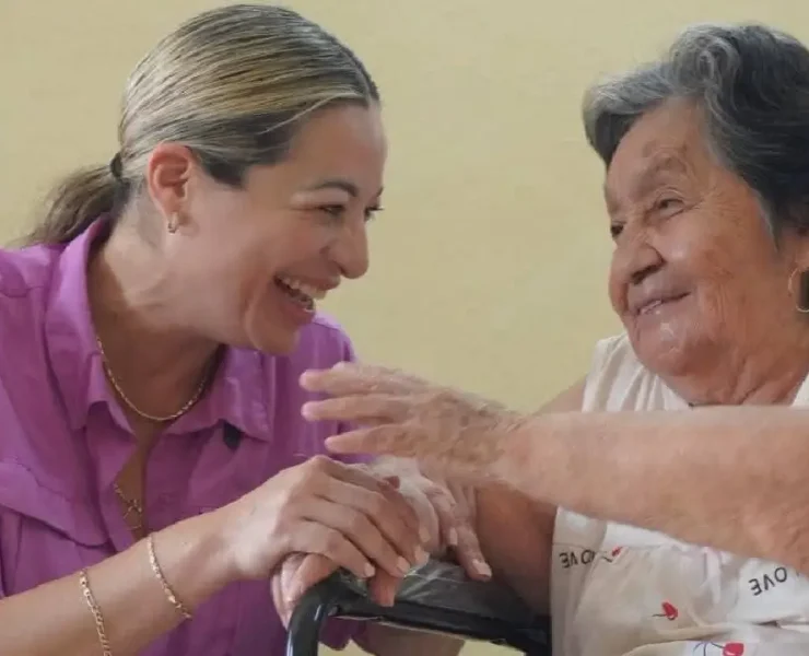 Naomi Peniche transforma vidas con apoyo a familias yucatecas