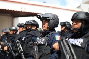 La alcaldesa Cecilia Patrón Laviada reconoció la labor de las y los elementos de la Policía Municipal de Mérida durante las celebraciones patrias y destacó su participación en el Desfile Cívico-Militar.