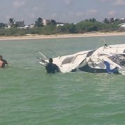 Velero se pantoquea frente a Chicxulub y Marina moviliza operativo
