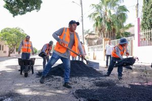 El gobernador Joaquín Díaz Mena supervisó los trabajos de conservación vial en Yucalpetén, donde se intervienen 143 calles con una inversión de cuatro millones de pesos para mejorar la movilidad y ofrecer vialidades más seguras a las familias.
