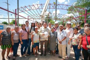 Joaquín Díaz Mena supervisó las Obras que benefician a las familias en el parque Emancipación de Vergel II, donde se construye un nuevo domo y se moderniza la cancha de usos múltiples.