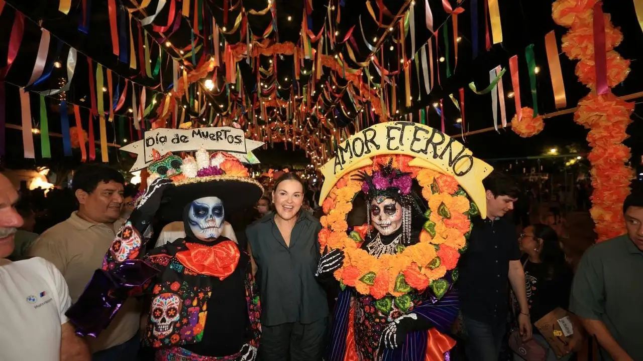 “Ánimas Iluminadas” enciende las tradiciones y llena de color a Mérida
