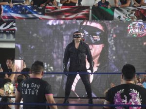 El Zorro subió al cuadrilátero de la Unidad Deportiva La Inalámbrica para enfrentarse a los Bellos Stone, junto a Alebrije y Novillero, durante la función de despedida de Blue Demon Jr. en Mérida.