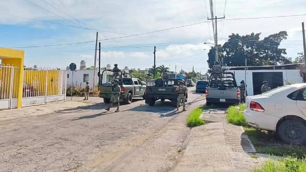 Detención de dos personas y droga asegurada tras cateo al poniente de Mérida