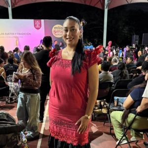 Estefanía Baeza Martínez destacó que su experiencia como madre autónoma de tres hijos le ha permitido comprender los retos que enfrentan diariamente las mujeres y las familias de Mérida.