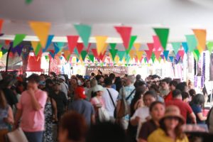 La Feria del Mucbipollo superó las expectativas al reunir a familias y visitantes en Mérida, con una amplia oferta gastronómica que celebra las tradiciones del Hanal Pixán y fortalece la economía local.
