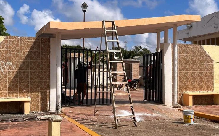 ¡Chemax se alista! Limpian cementerios para celebrar el Día de Muertos