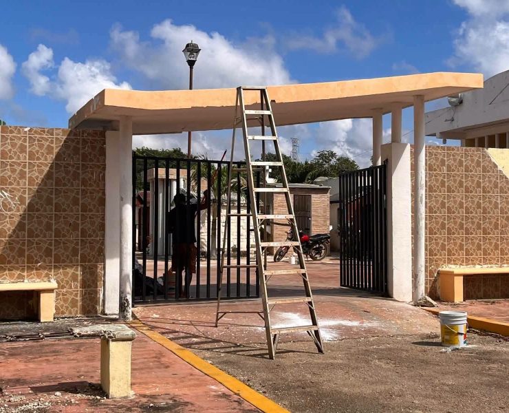 ¡Chemax se alista! Limpian cementerios para celebrar el Día de Muertos