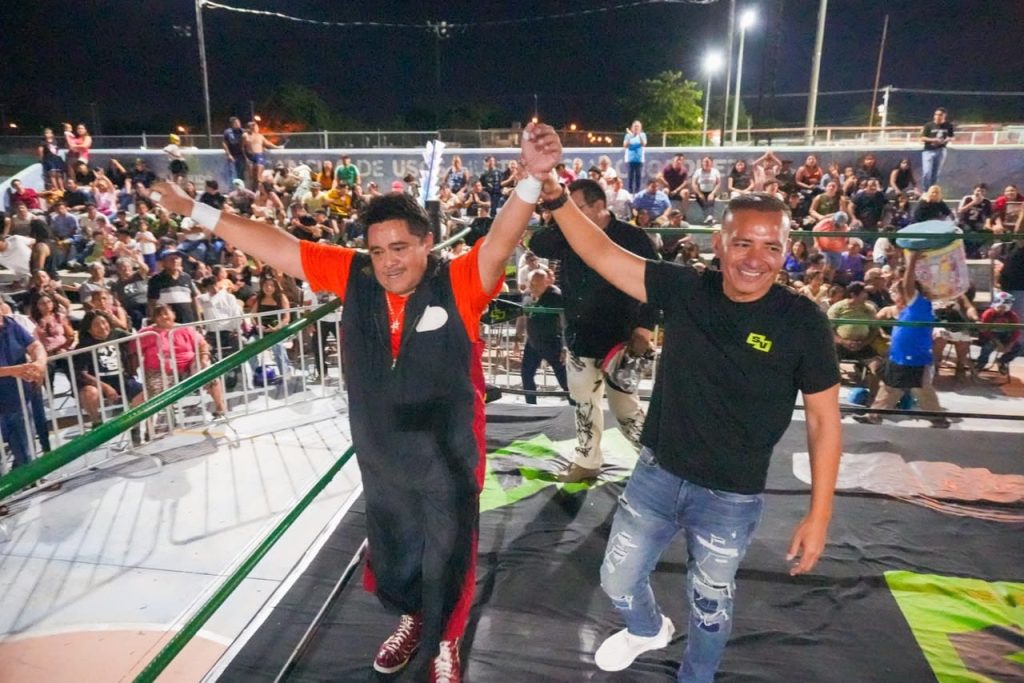 Lucha libre reúne a familias