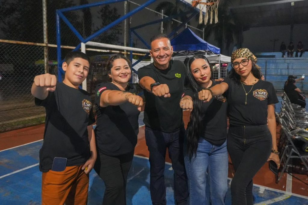 Lucha libre reúne a familias en Mulsay