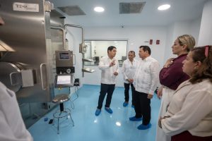 Joaquín Díaz Mena presentó el primer ciclotrón del sureste de México, tecnología que fortalece la Medicina oncológica de precisión y permitirá producir radiofármacos en Yucatán.