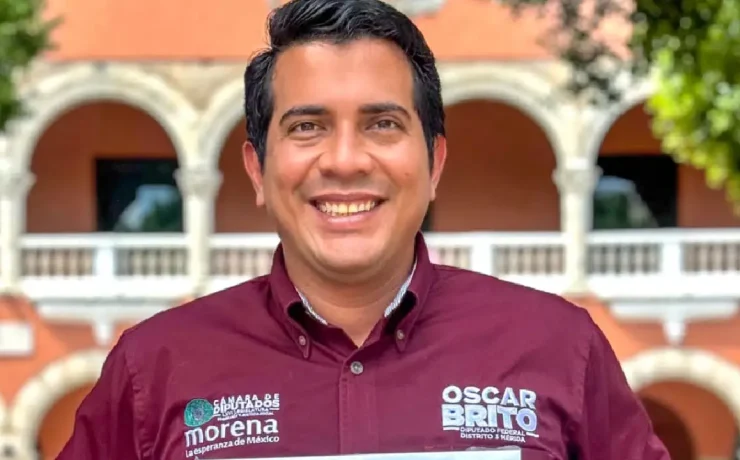Óscar Brito formaliza su registro para la Coordinación de Morena en Mérida
