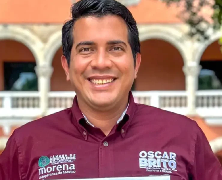 Óscar Brito formaliza su registro para la Coordinación de Morena en Mérida