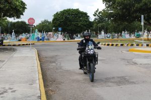 Elementos de seguridad y vialidad mantendrán vigilancia en los cementerios de Mérida los días 1 y 2 de noviembre para garantizar la seguridad de las familias que visiten a sus fieles difuntos.
