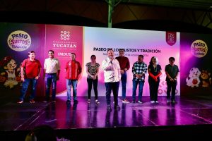 Autoridades estatales y municipales participaron en el Paseo de los Sustos y Tradición en Paseo Verde, una actividad que promovió la convivencia familiar, el rescate de espacios públicos y la preservación de las tradiciones de Día de Muertos en Yucatán.