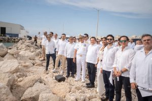 La ampliación y modernización del puerto forma parte de los proyectos estratégicos impulsados durante los primeros dos años del Renacimiento Maya para fortalecer la infraestructura y la actividad económica de Yucatán.