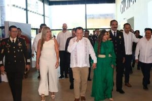 La SSP de Yucatán invita a jóvenes de entre 18 y 35 años a integrarse a sus filas. Las y los cadetes recibirán una beca mensual de 16 mil 460 pesos durante su formación y, al egresar como policías, podrán obtener un sueldo de 22 mil 322 pesos, más prestaciones.