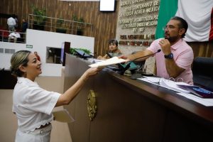 La diputada Naomi Peniche presentó una iniciativa para fortalecer la salud mental en Yucatán mediante la creación del Sistema Estatal Redes de Vida, con acciones de prevención del suicidio, atención comunitaria y acompañamiento oportuno.