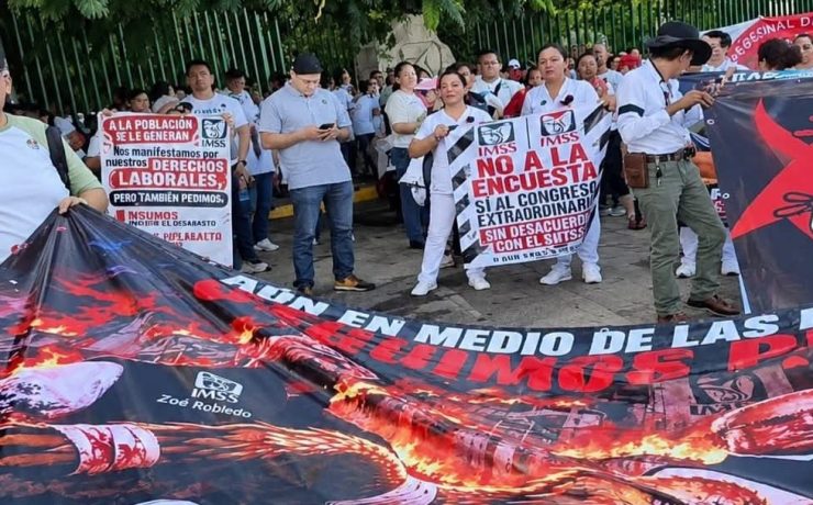 Trabajadores del IMSS salen a las calles para exigir salarios dignos y medicamentos