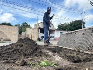 El Ayuntamiento de Mérida refuerza las labores de prevención en distintos puntos de la ciudad ante la posible presencia de fuertes lluvias y vientos derivados de la zona de baja presión en el Golfo de México.