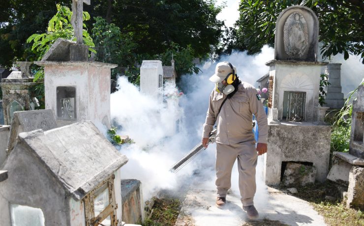 Yucatán refuerza las labores de fumigación en panteones ante las celebraciones del Día de los Fieles Difuntos