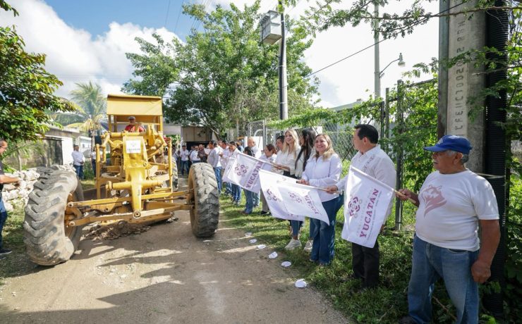 ¡Después de 50 años! Don Antonio verá arreglada su calle en Conkal