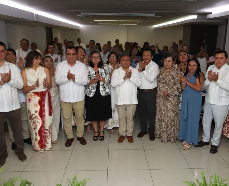 ¡Orgullo educativo! Reconocen a docentes por 30 años de servicio en Yucatán